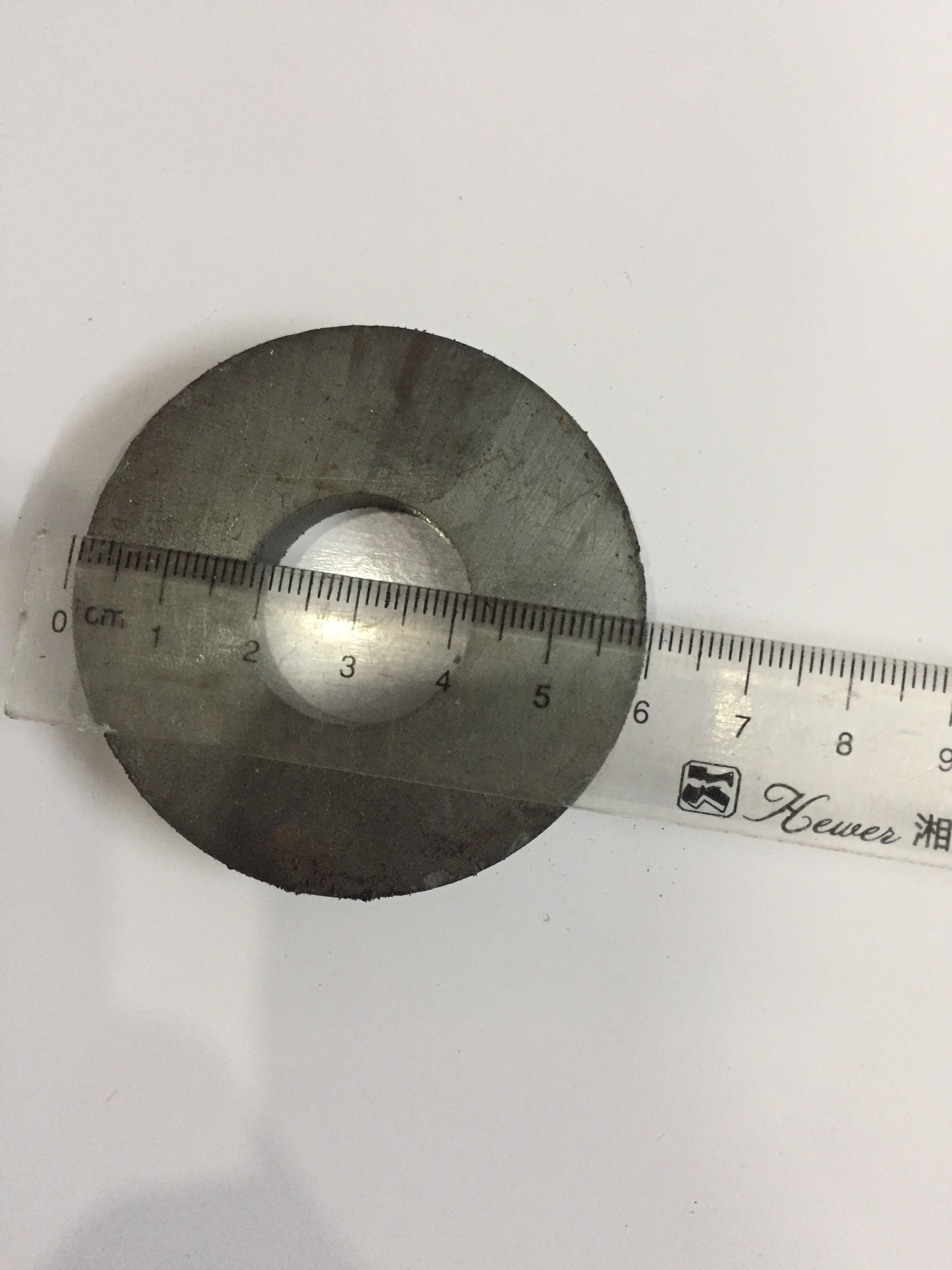 Nam châm đen Ferrite tròn  60x15mm lỗ 32