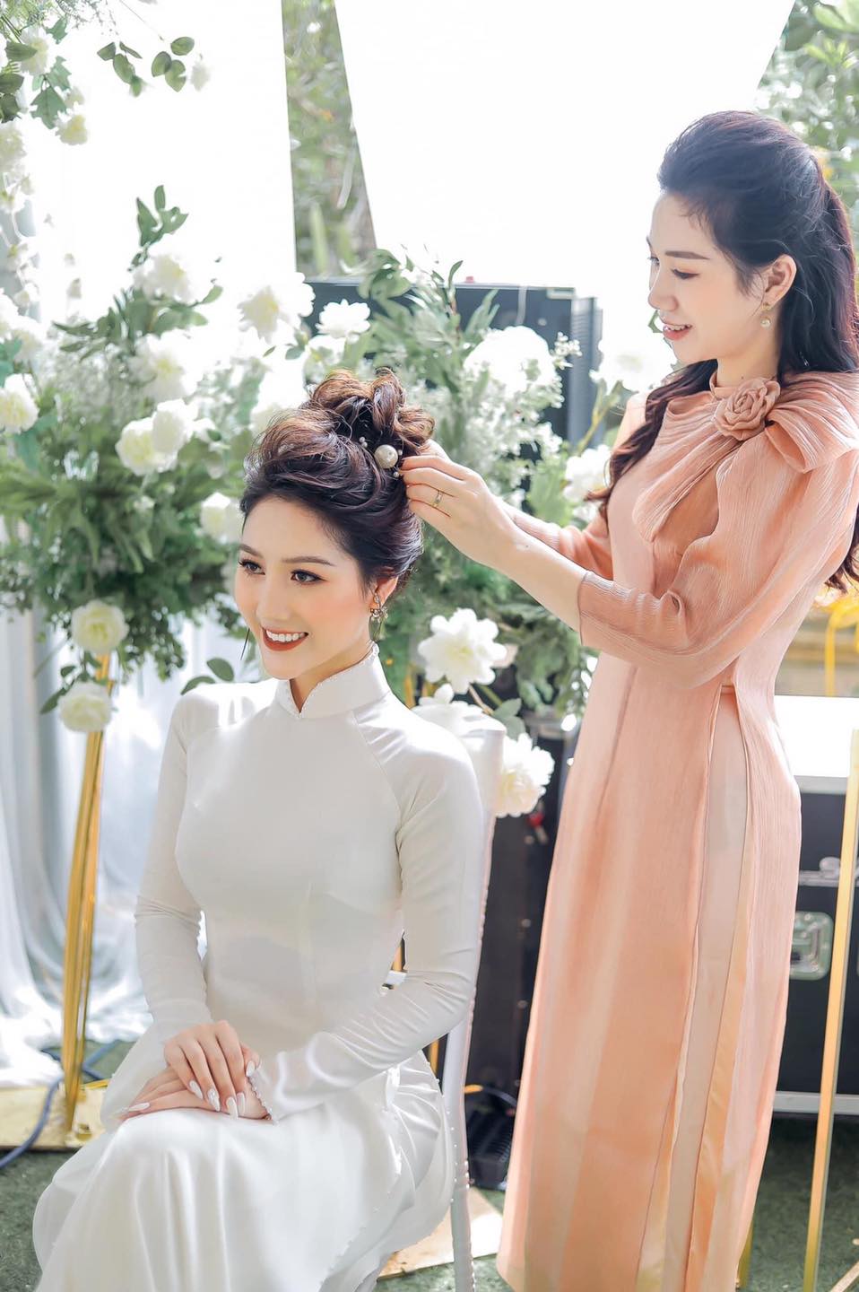 Áo dài trắng cô dâu 4 tà lụa ngọc trai, áo dài cưới