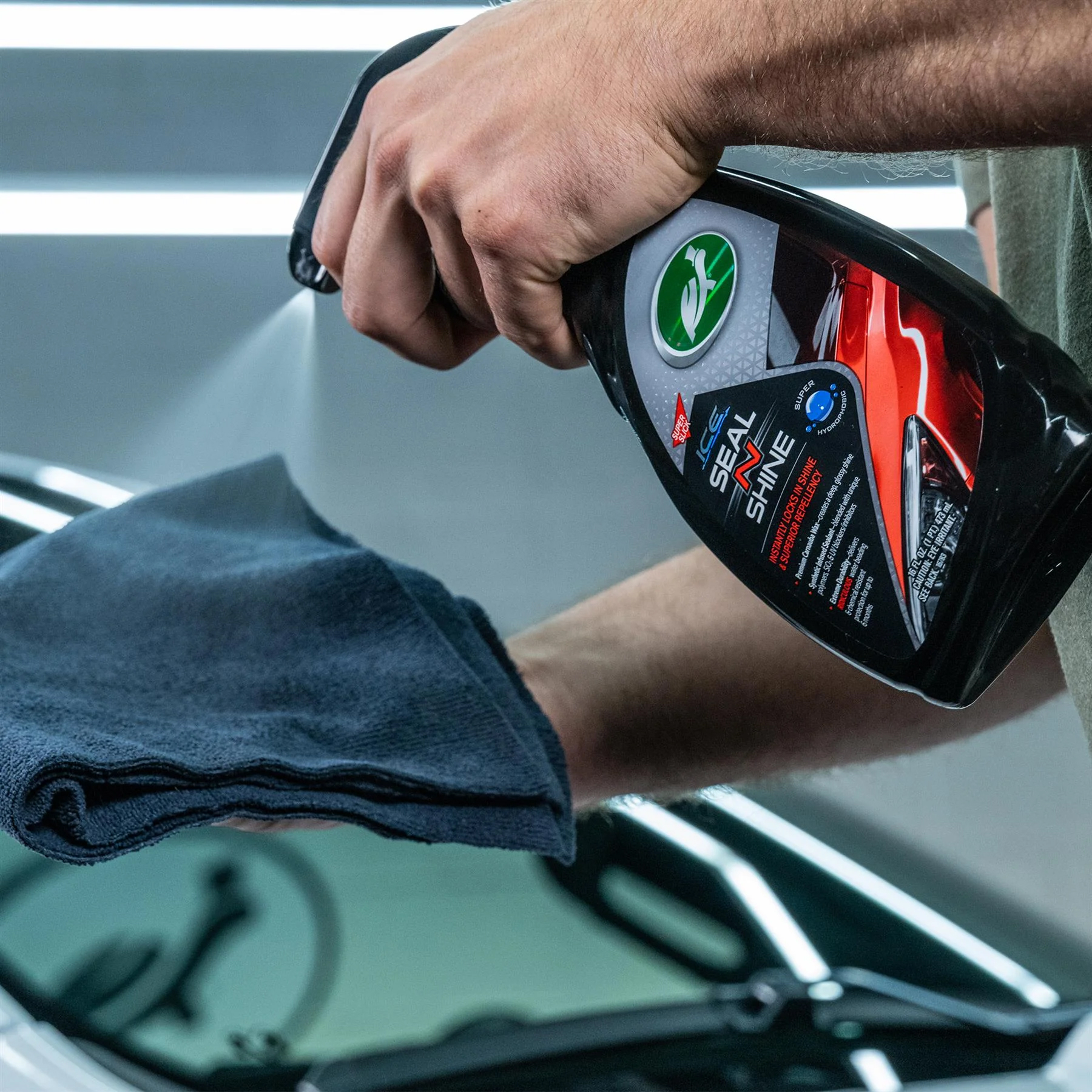 TURTLE WAX - BUNDLE OFFER - DASH & GLASS INTERIOR DETAILER 680 ML, ICE SEAL N SHINE 473 ML. 