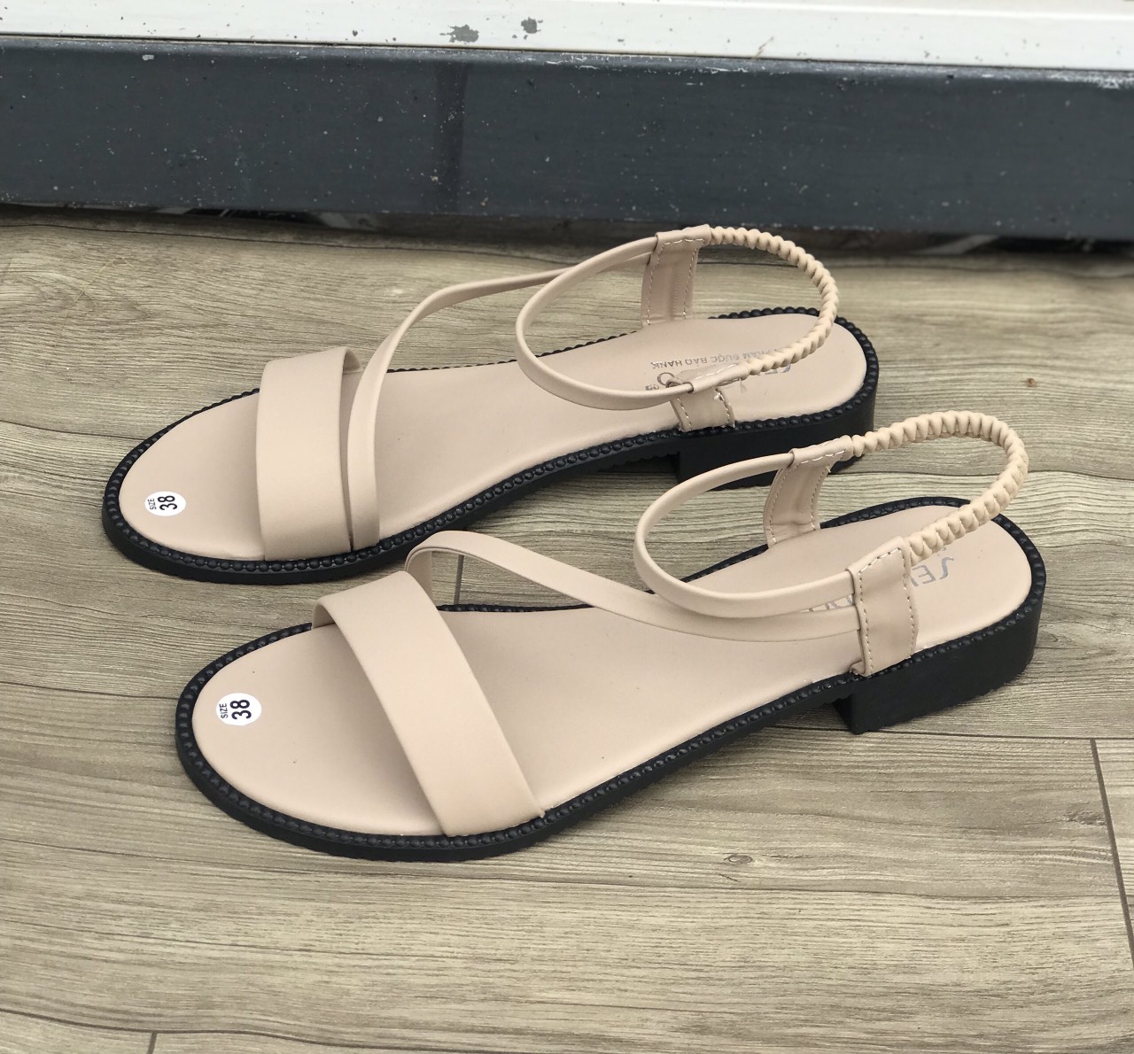 Sandal nữ giá rẻ, thời trang, siêu bền.