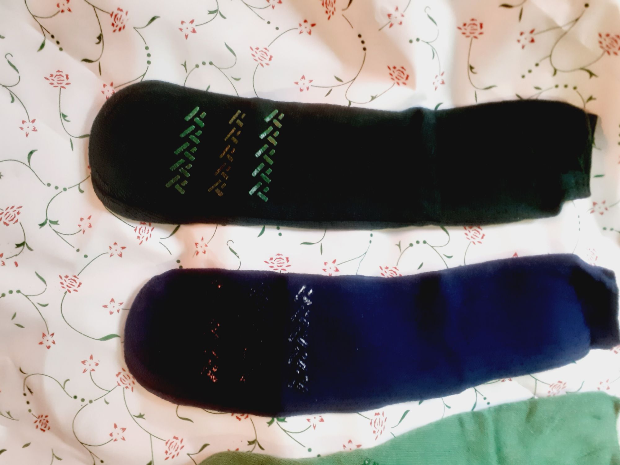 2 Pair Anti Slip Grip Non Skid Crew Cotton Socks.