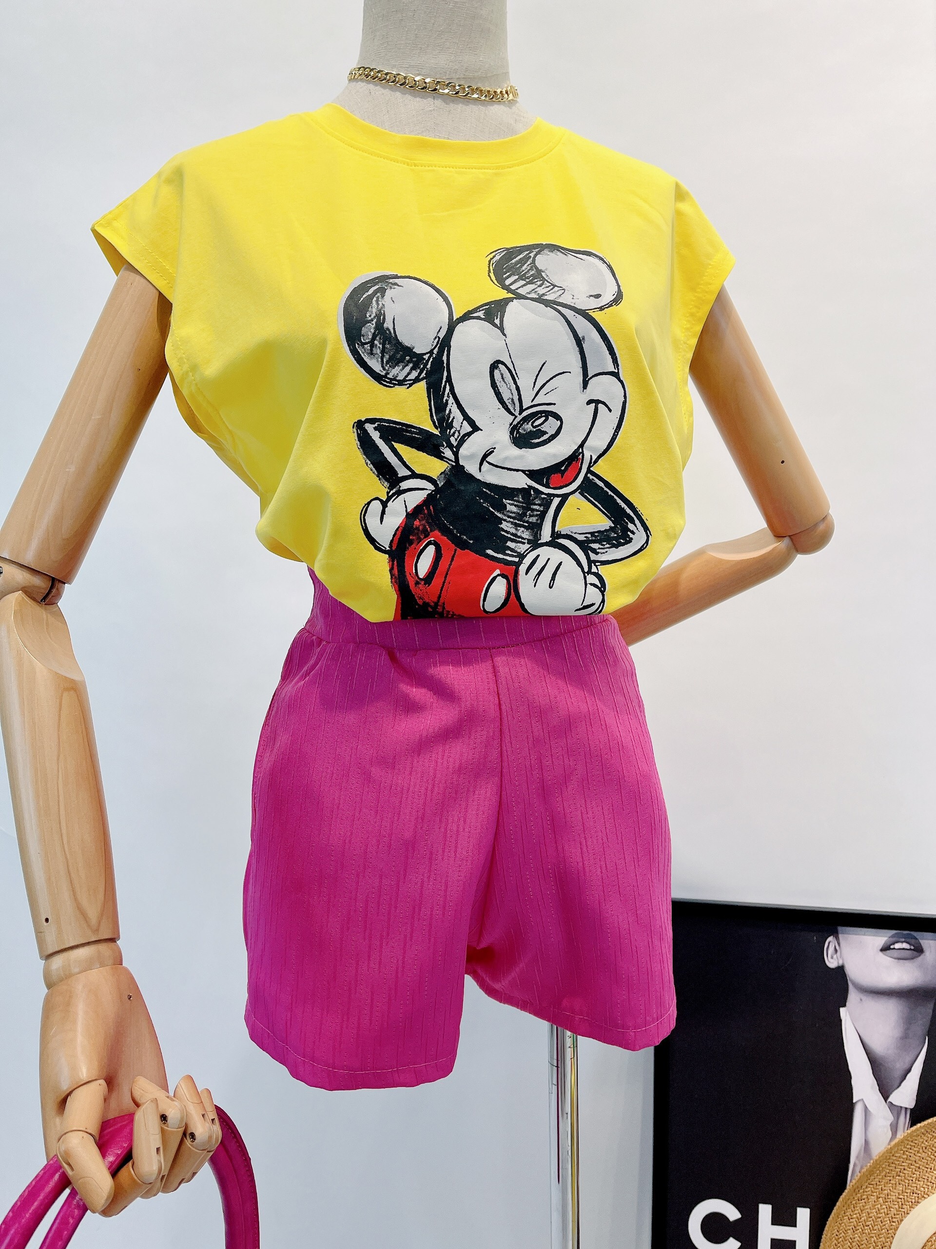 Áo thun nữ kiểu trễ vai Mickey giày vàng 2 màu vàng và xanh tươi tắn chất cotton 100% siêu mát mịn