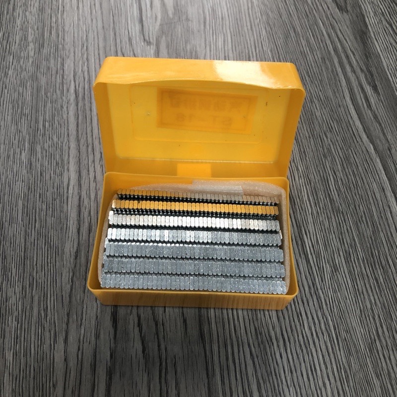 Dụng cụ đóng đinh thủ công ST18