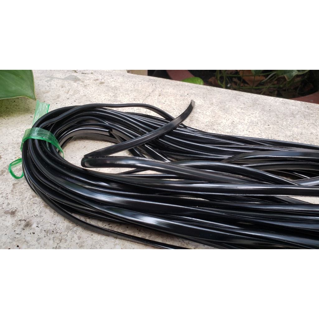 Dây nẹp viền cốp xe bằng cao su đen