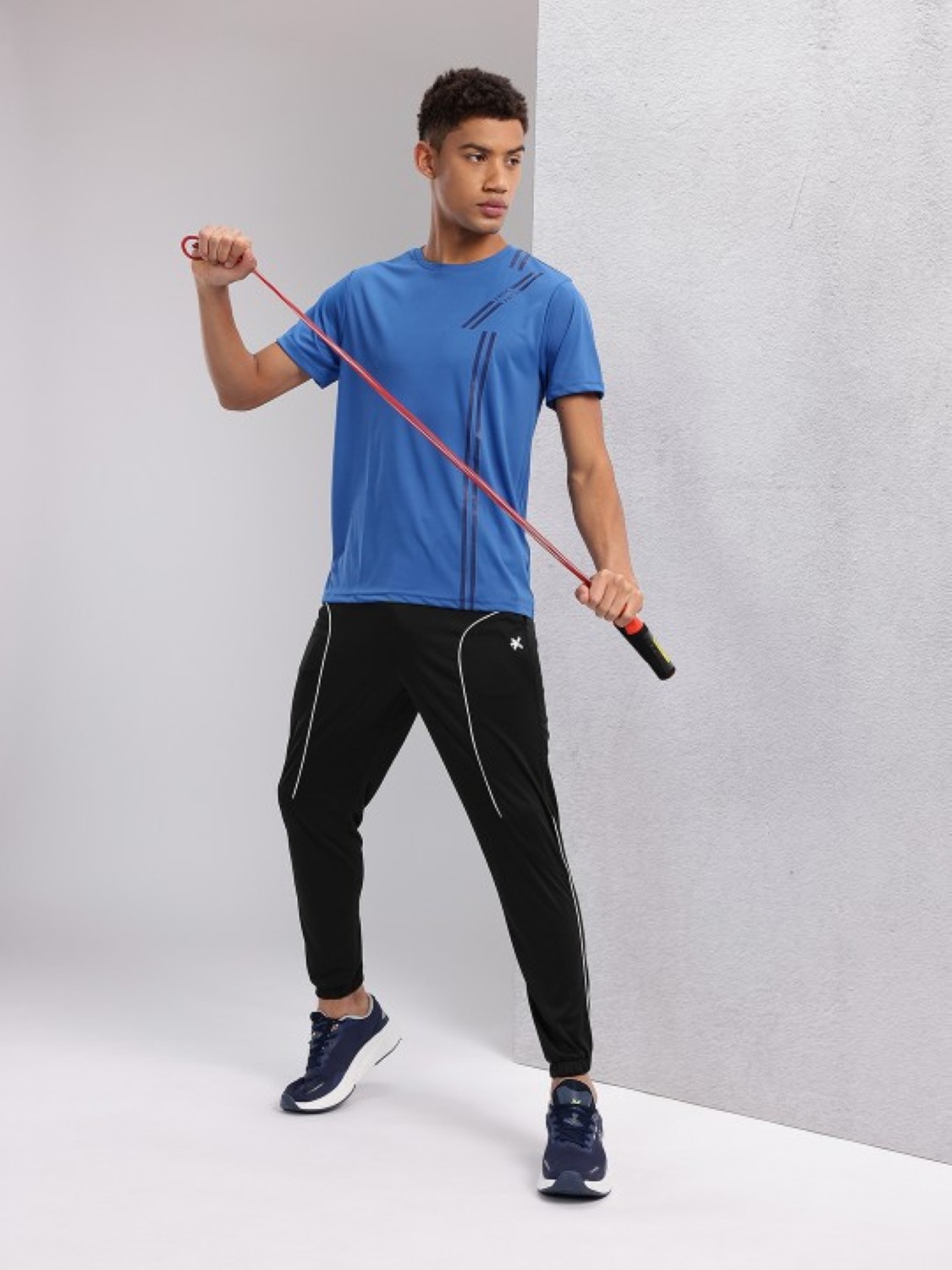 HRX%20by%20Hrithik%20Roshan%20Mid-Rise%20Rapid-Dry%20Training%20Joggers%20with%20Contrast%20Piping%20For%20Men%20-%20Image%205