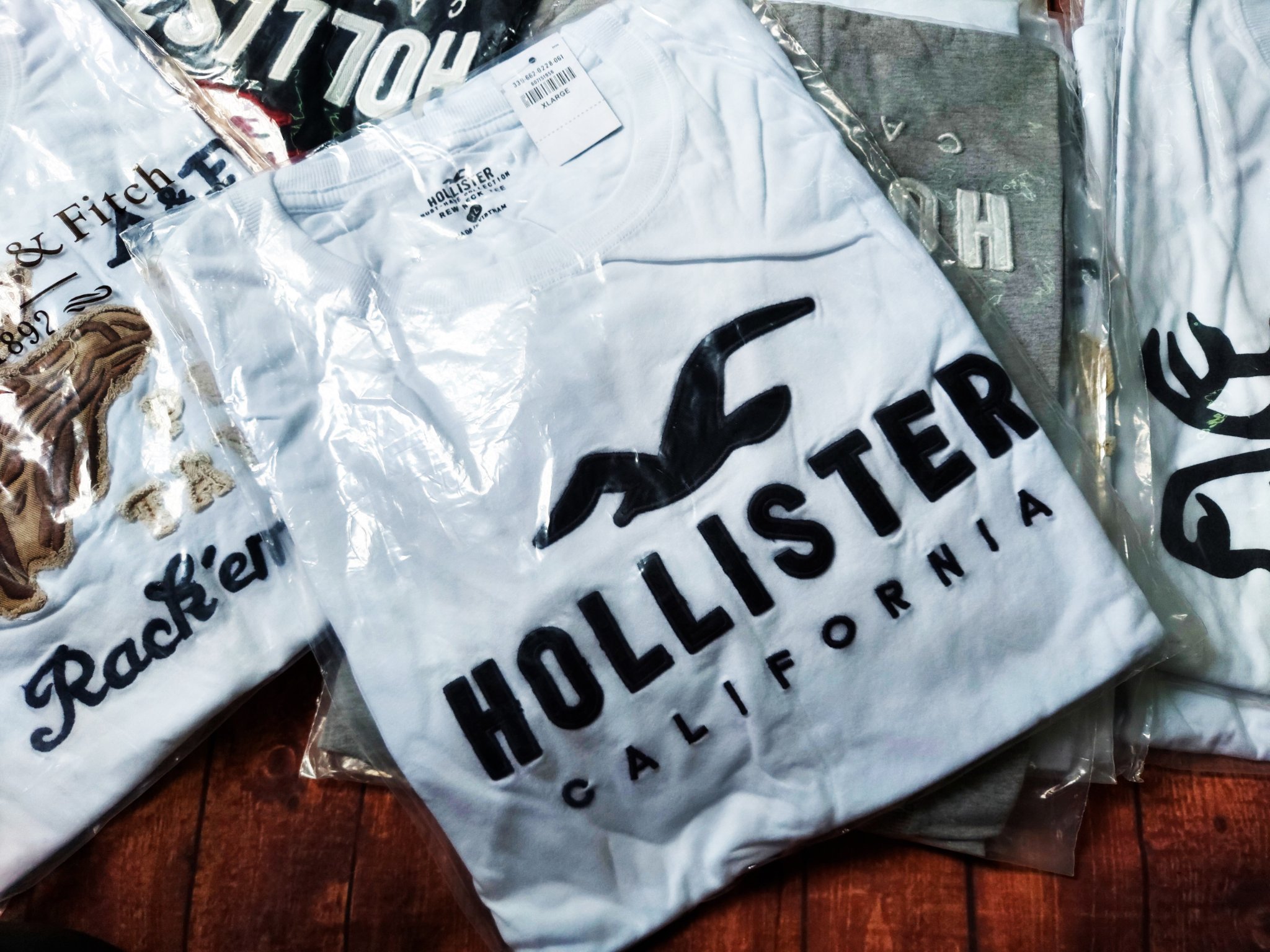 Áo thun Hollister White & Gray Basic
