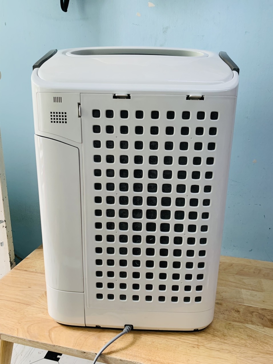 Máy Lọc Không Khí tạo ẩm Sharp KC-C100 (like new)