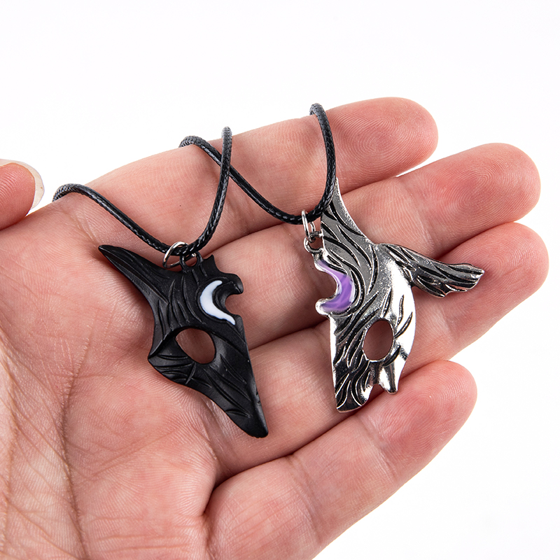 Yuanyan%201%20Pair%20of%20Classic%20Game%20Couple%20Lover%20Necklace%20Kindred%20and%20Hunters%20Couples%20Pendant%20Necklaces%20Jewelry%20Accessories%20-%20Image%202