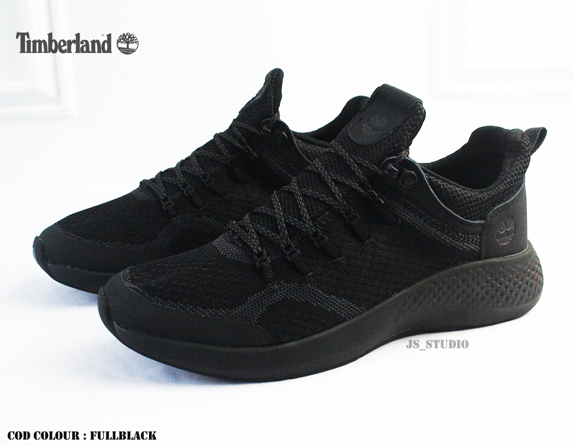 timberland black flyroam trail low trainers