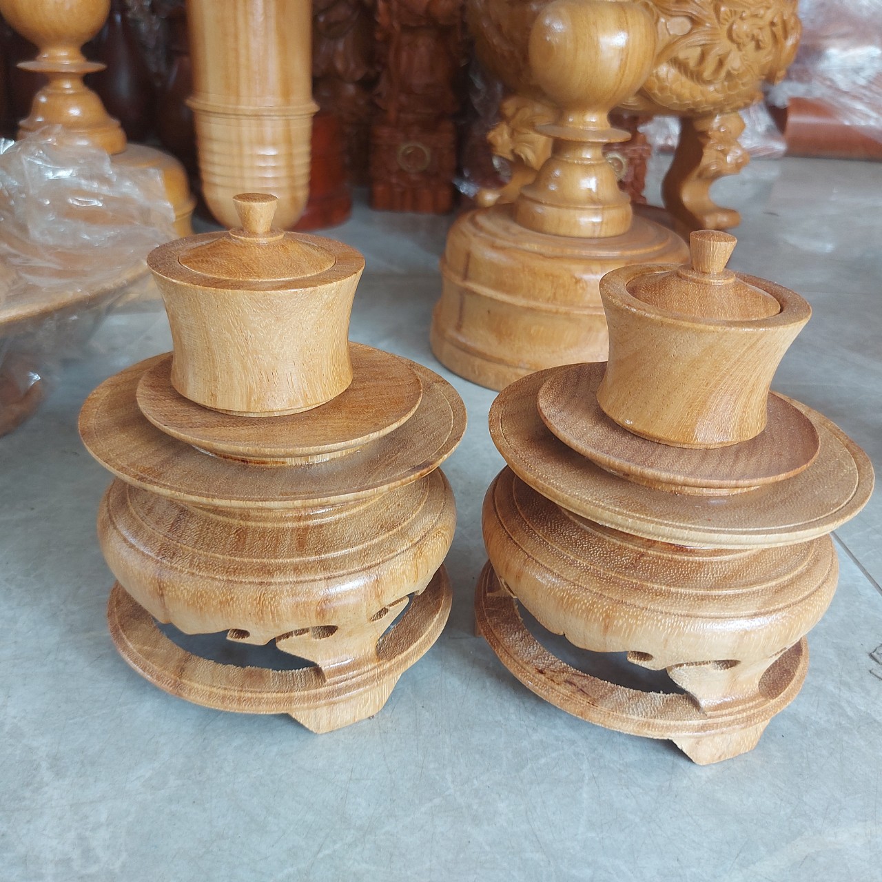 Cặp đài nước thờ cúng gỗ gõ đỏ (2 cái)