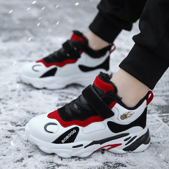 children sports shoes