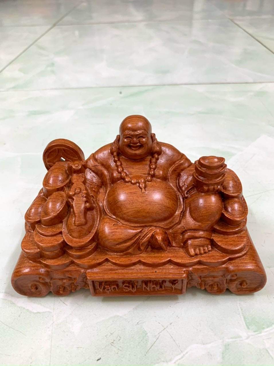 Tượng phật Di Lặc gỗ hương