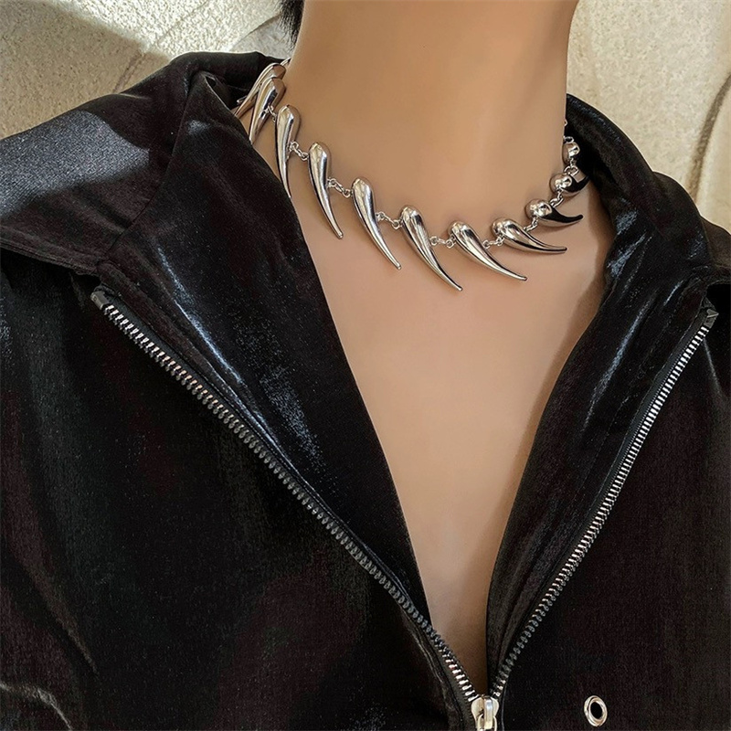 Geometric%20Silver%20Thorns%20Irregular%20Metal%20Necklace%20For%20Men%20Women%20Hiphop%20Punk%20Neck%20Chains%20Short%20Collar%20Necklaces%20Wolf%20Tooth%20Jewelry%20-%20Image%204