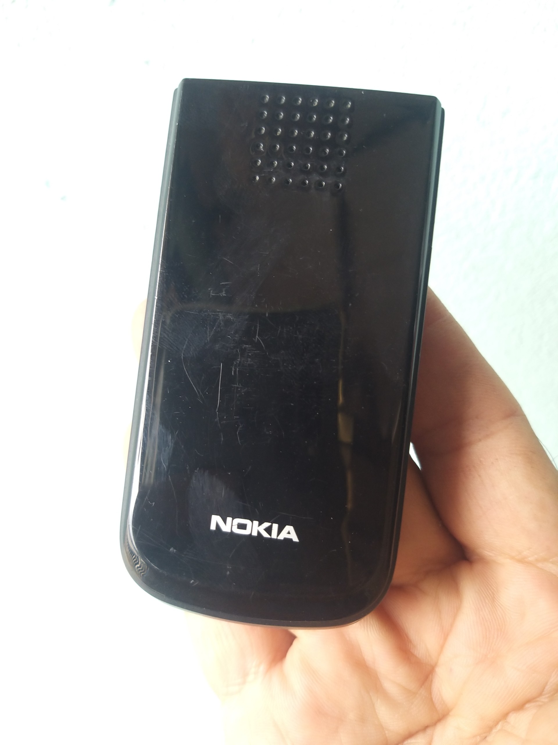 Nokia 2720 fold