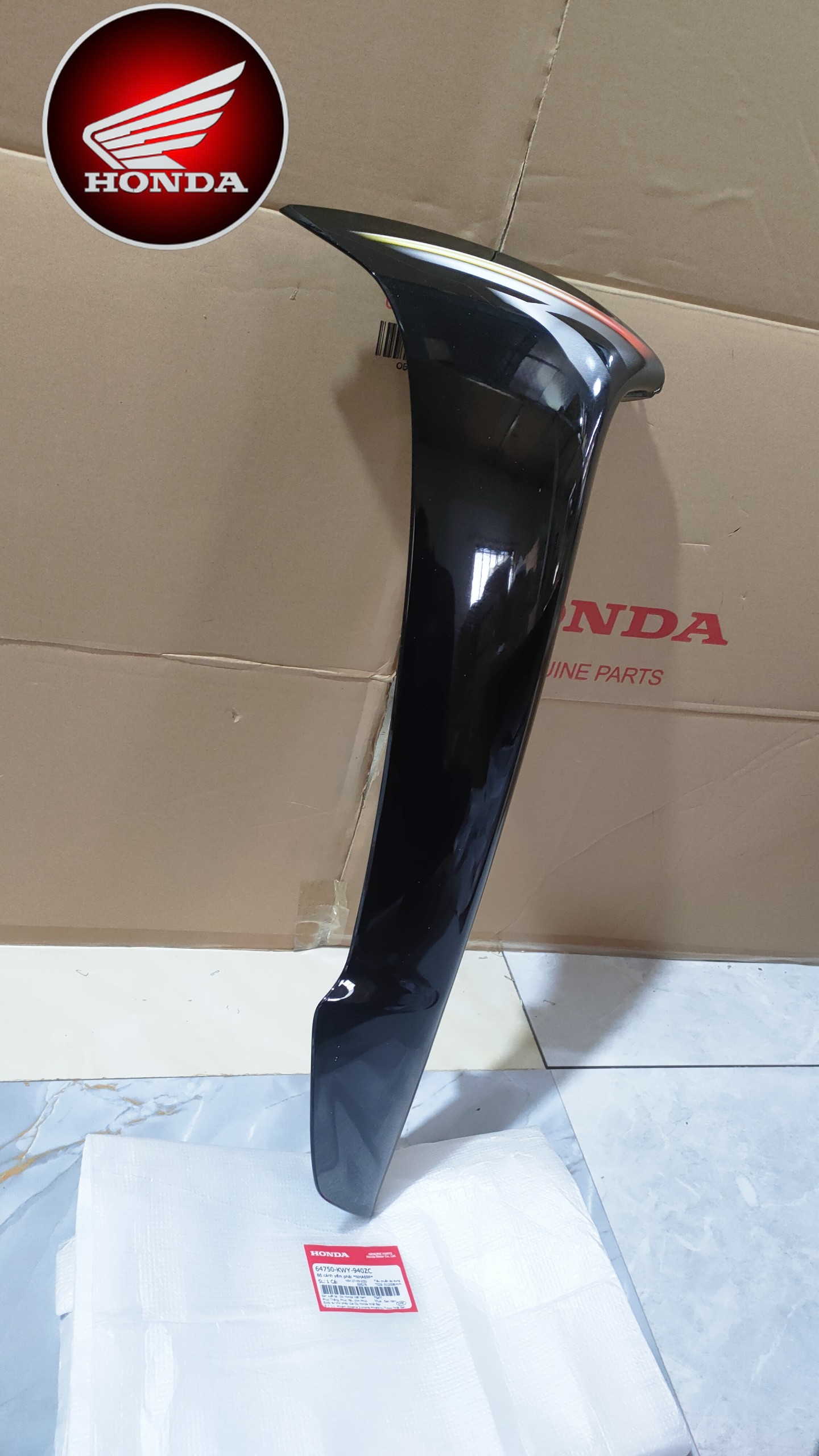 cánh yếm phải *NHA69P* wave A 100 2008-2016 ( 64750KWY940ZC)