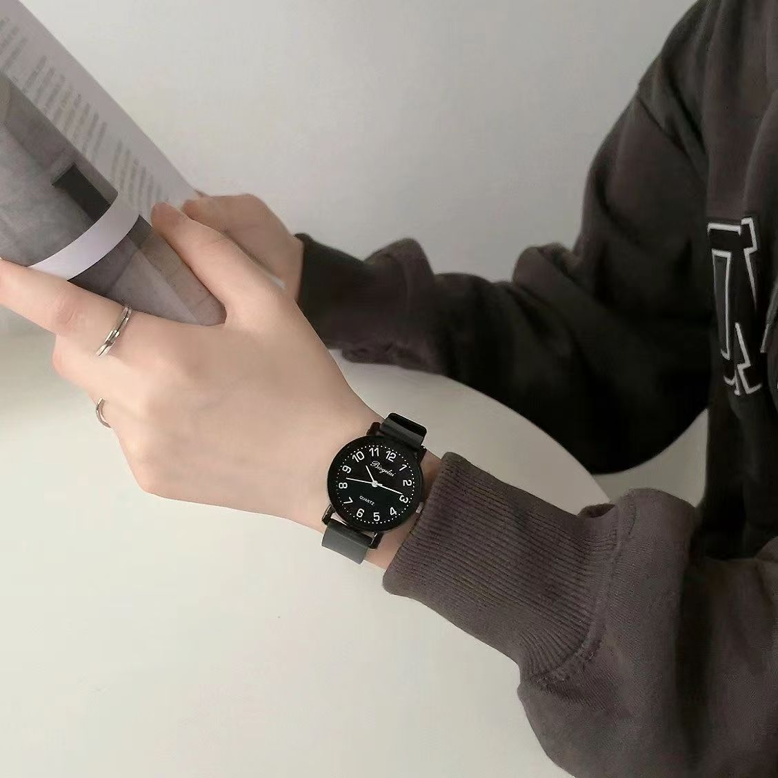 【New arrival】Minimalist石英腕表,适合男女学生、初高中生及情侣使用,专为考试场景设计,时尚潮流款式。 | Daraz.lk