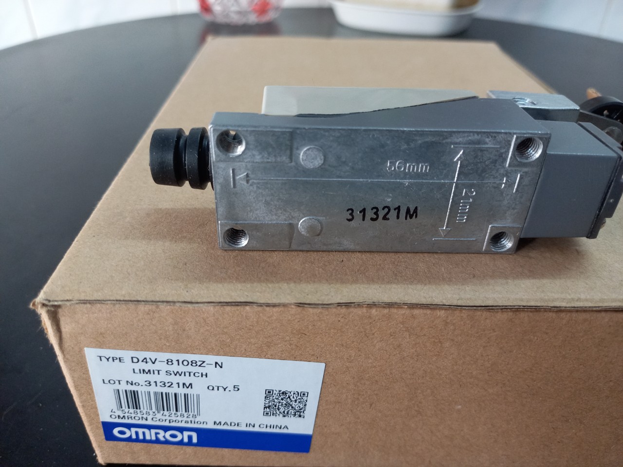 Công tắc hành trình D4V-8108Z-N