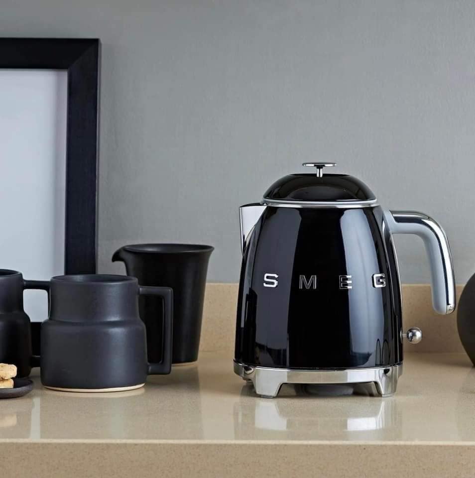 Ấm siêu tốc SMEG KLF05 mini 0,8 lit