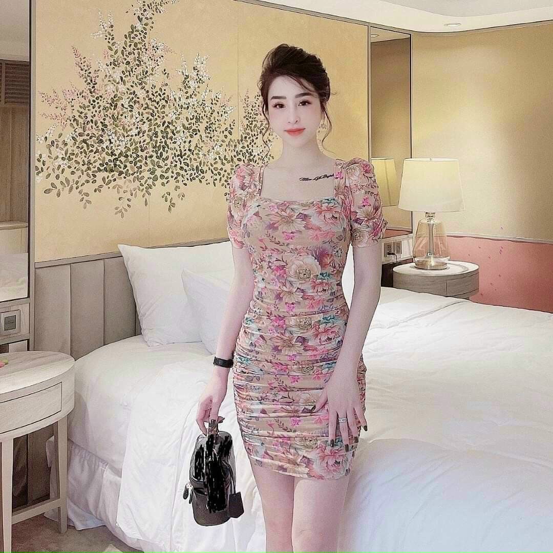 Đầm body tay ngắn cổ vuông thanh lịch