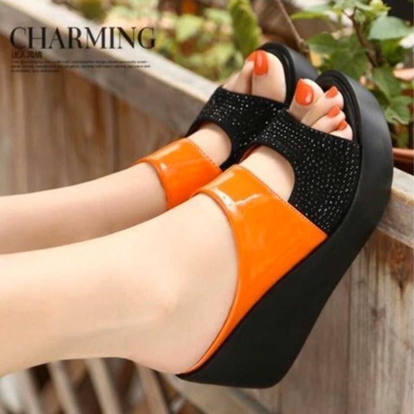 Dép đế xuồng phối màu
