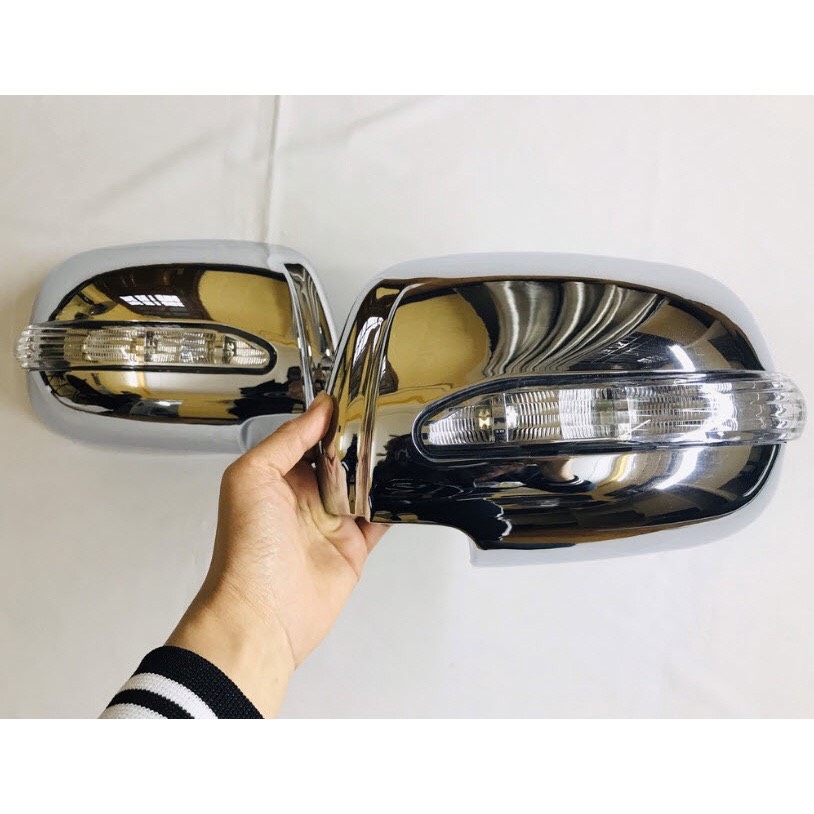 Ốp gương chiếu hậu mạ crom loại dày cho xe Toyota Innova 2005-2016 có đèn