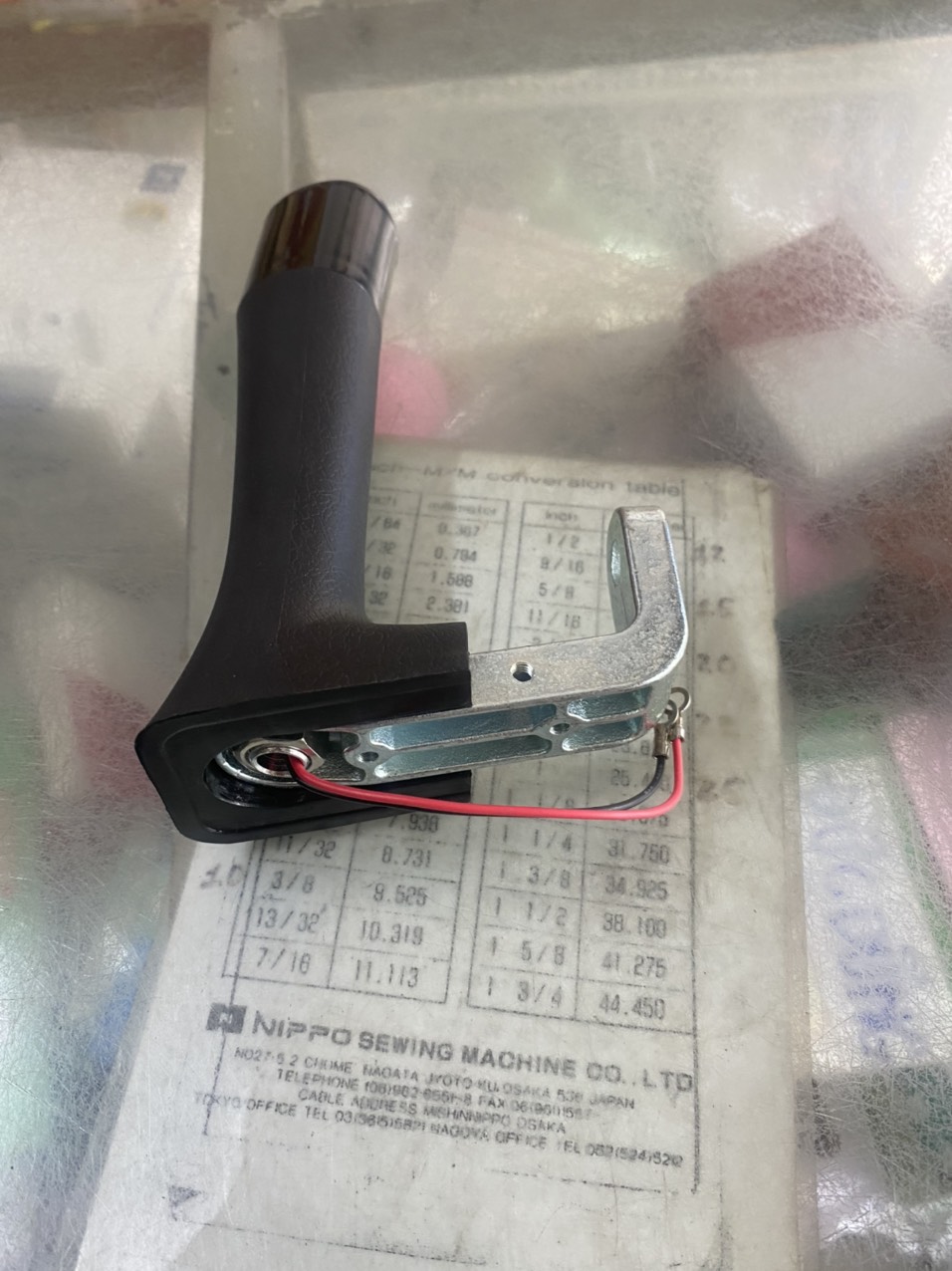 TAY CẦM BÀN ỦI PEN 520