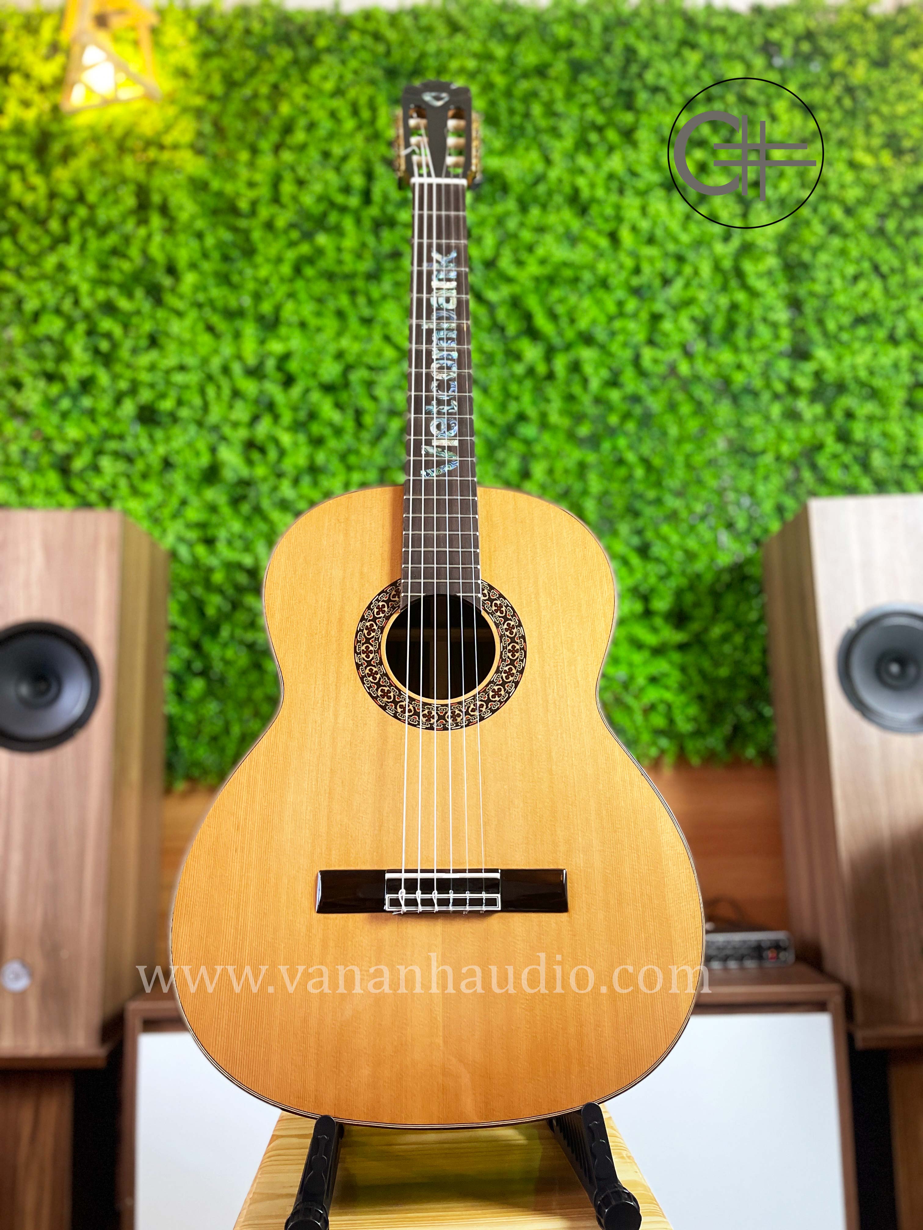 Đàn Guitar Classic Custom của anh Nguyễn Văn Cường Khảm Trai