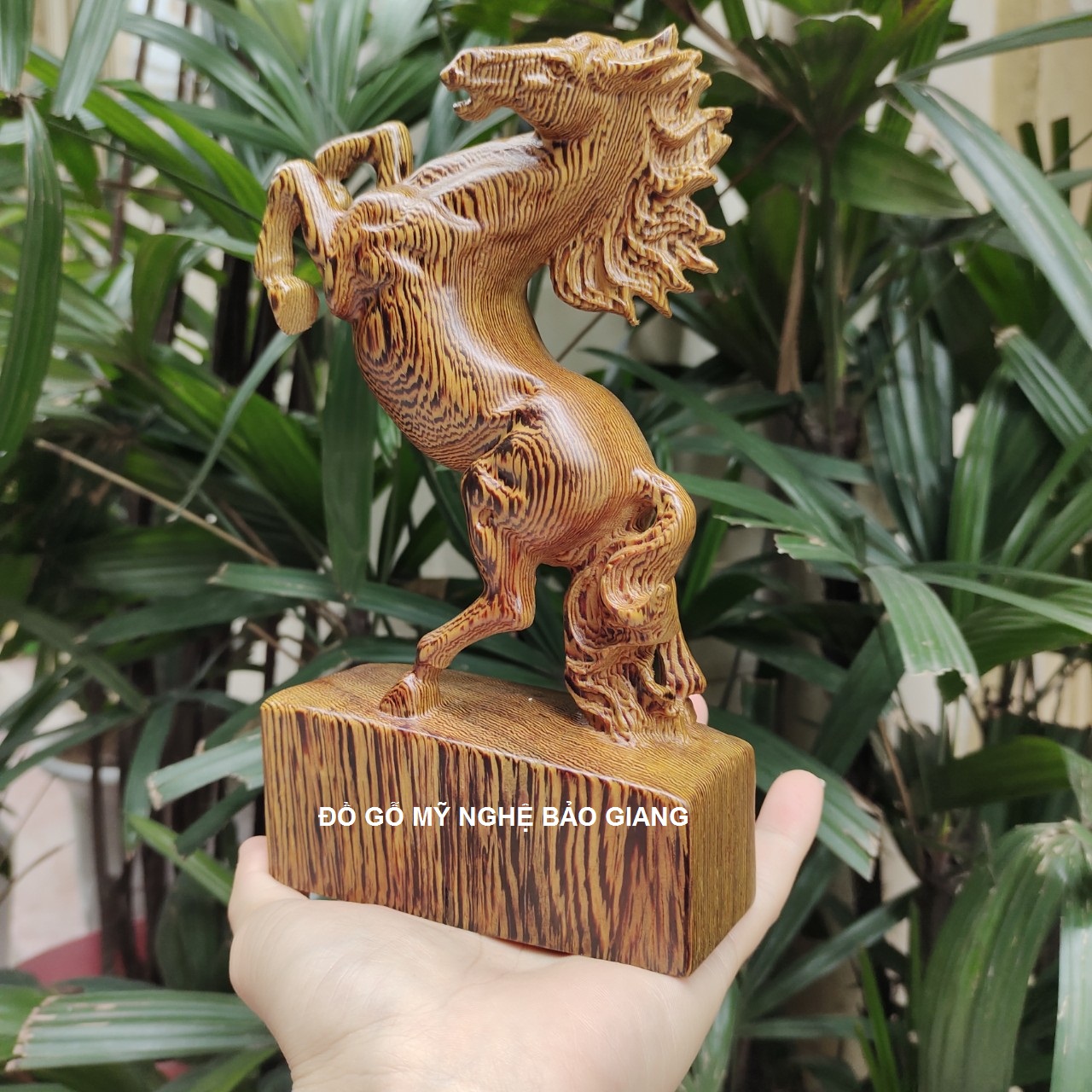 Tượng nhất mã phi thiên gỗ mun đuôi công