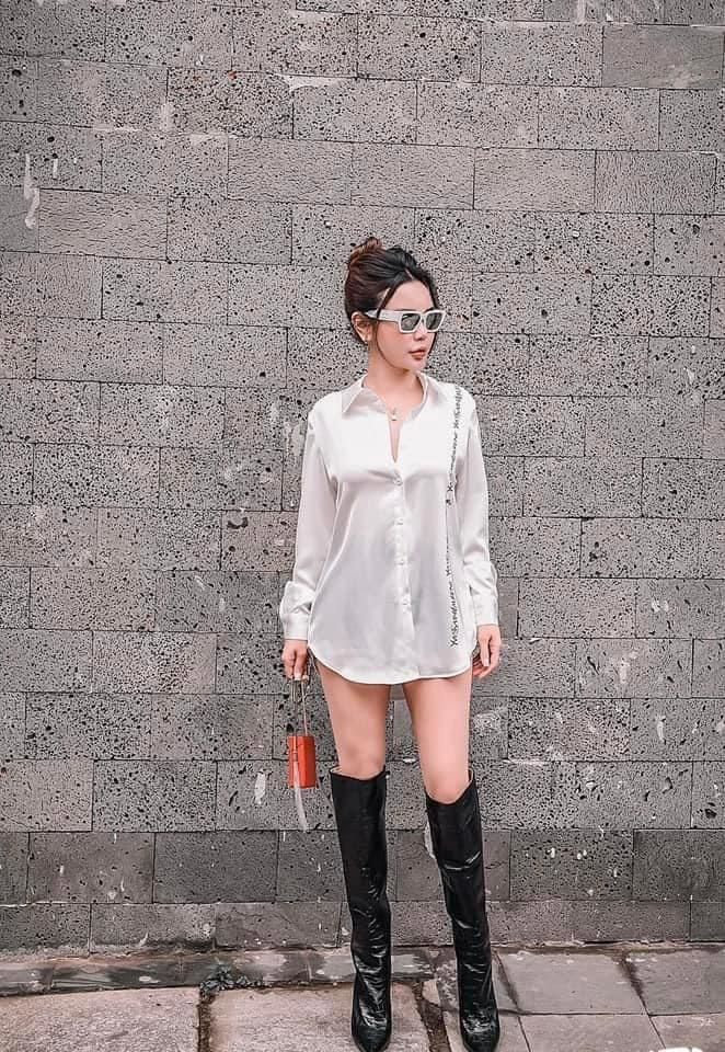 ÁO SƠ MI NỮ MÀU TRẮNG CỔ ĐỨC IN CHỮ DỌC