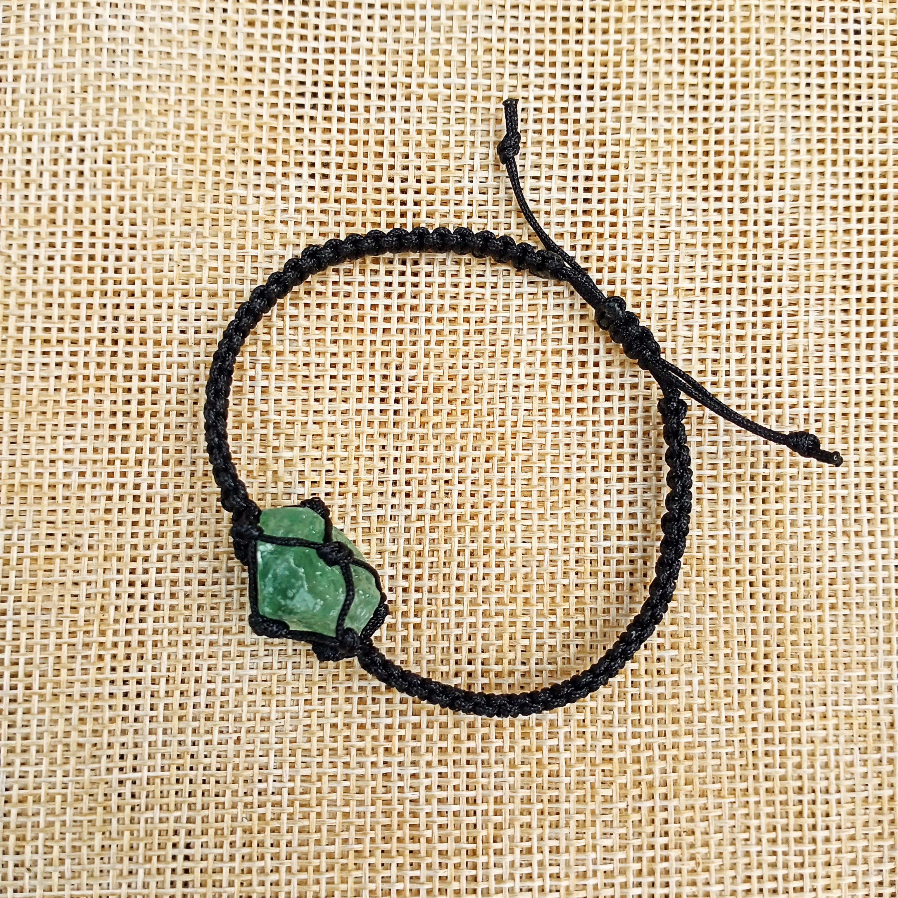 Vòng tay đá flourite xanh bạc hà đan macrame