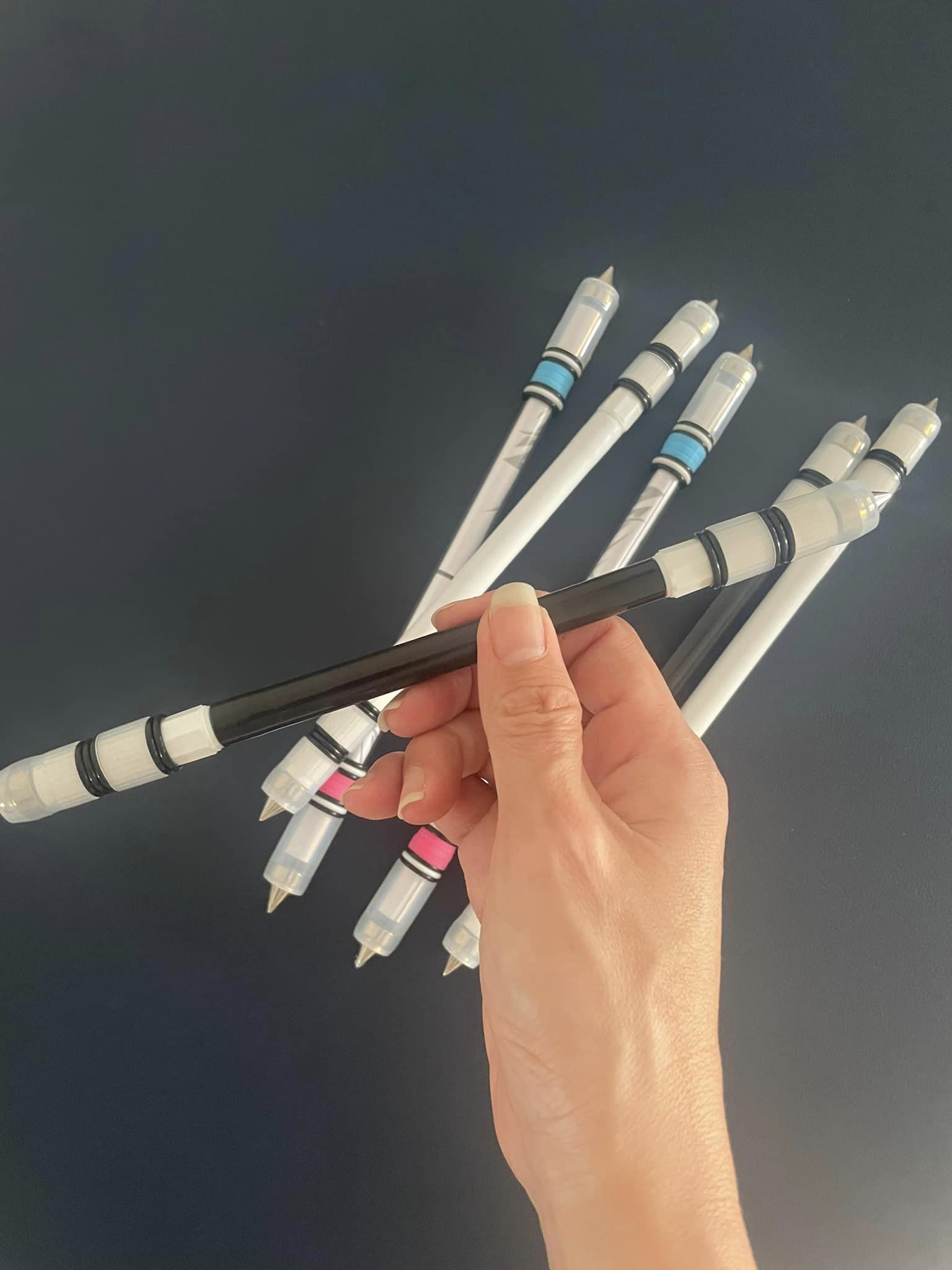 Professional Spinning Pen Finger Rotating balance Pen Refill Stress Releasing Brain Training Gaming Trick Pen Magic Spinning Pen. 