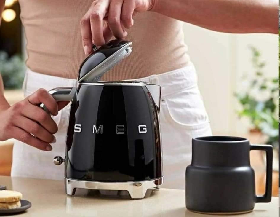 Ấm siêu tốc SMEG KLF05 mini 0,8 lit