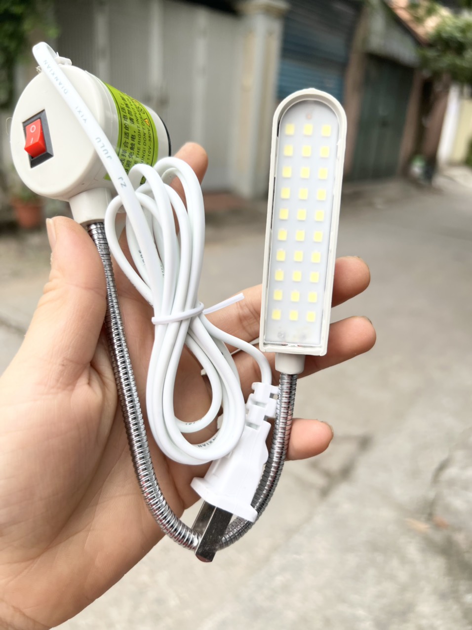 Đèn cần có nam châm hút siêu chắc loại 10, 20, 30 bóng lồi, bóng dẹt được sử dụng trong nghành may