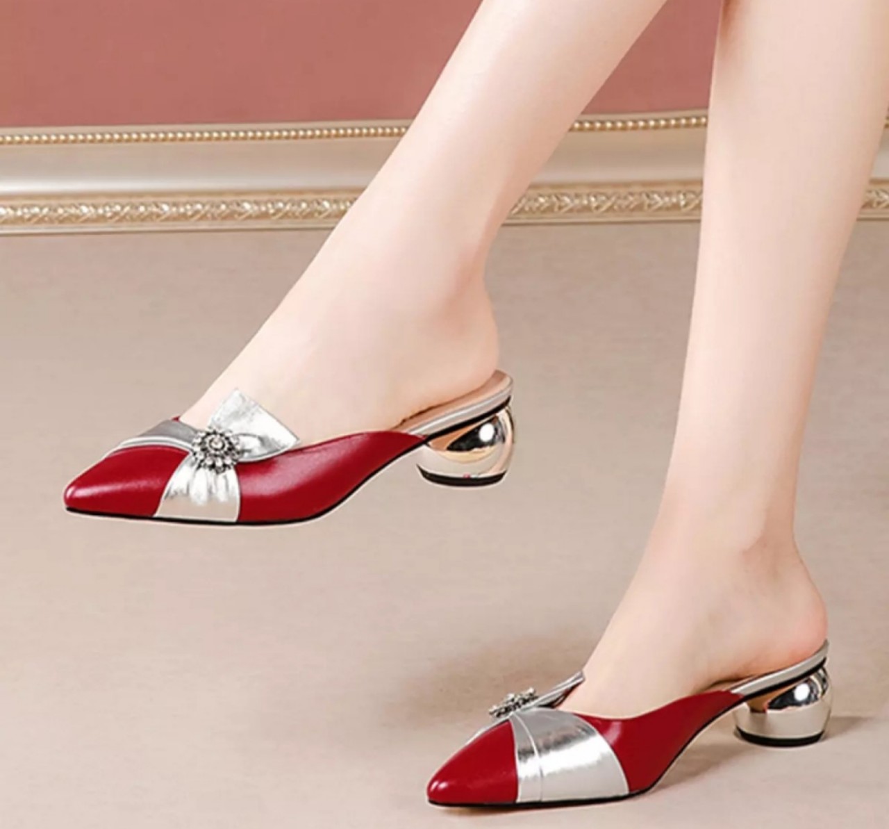 Dép bít mũi gót tròn xinh xắn