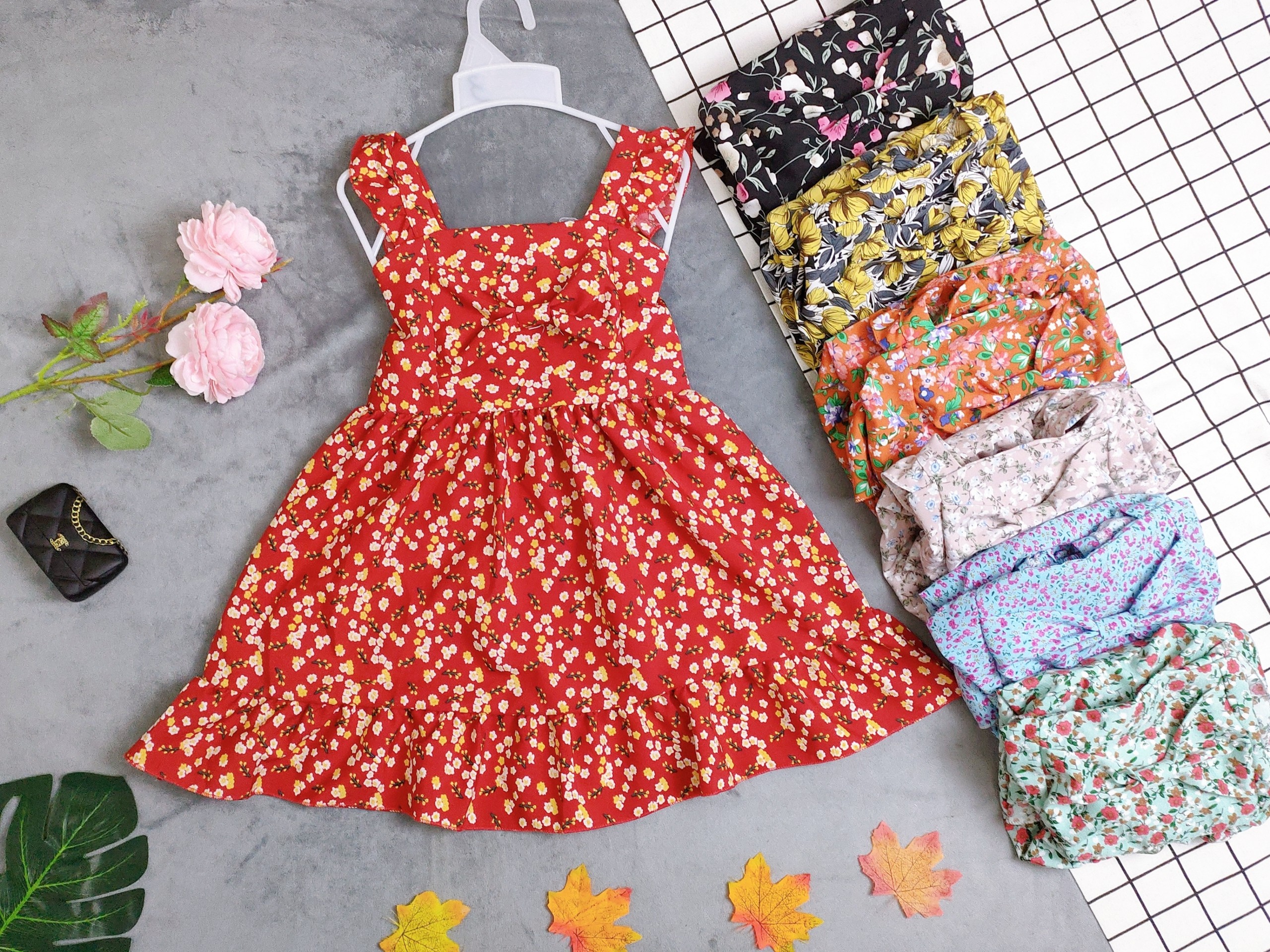 Đầm Lụa Nhiều Kiểu Dễ Thương Bé (8-14kg) ( Giao màu ngẫu nhiên)