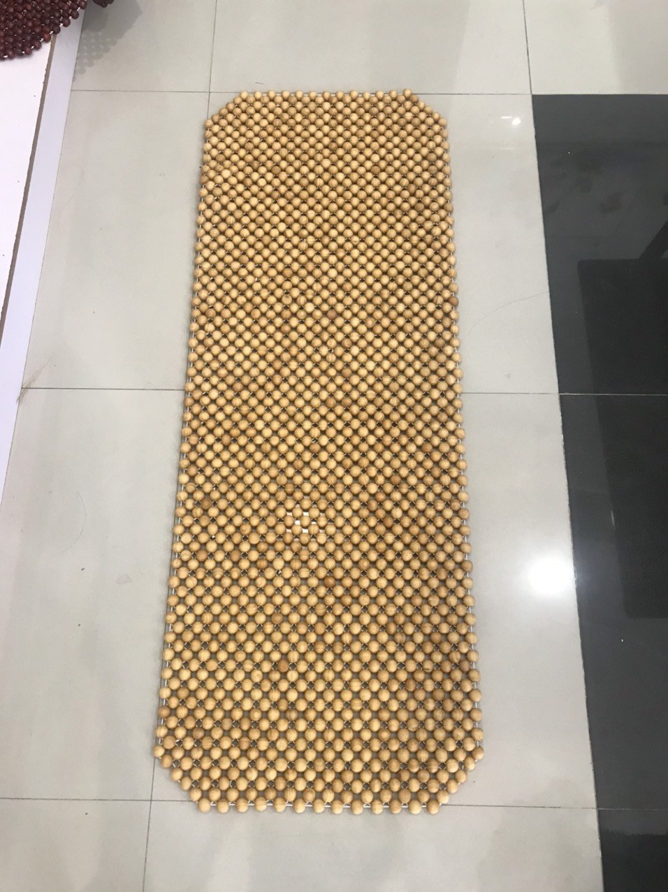 Lót ghế sau ô tô hạt gỗ