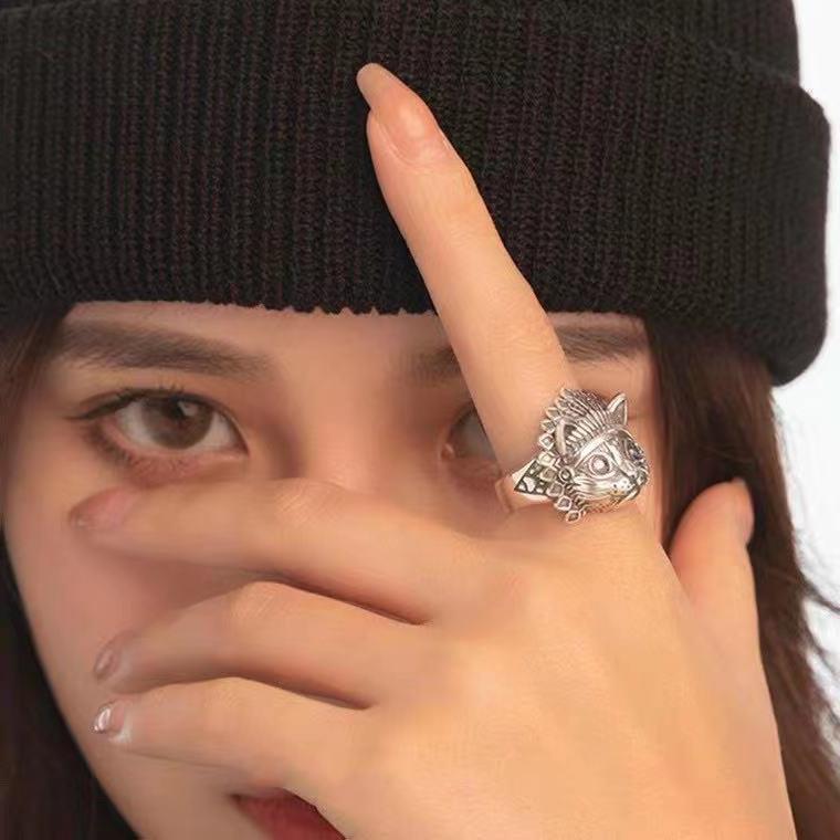 %E3%80%90New%20Arrivals%E3%80%91Elvis%20Presley%20Ring%20Live%20Mouth%20Retro%20Indian%20Cat%20Head%20Finger%20Ring%20Personalized%20Men's%20and%20Women's%20Fashionable%20Hand%20Jewelry%20-%20Image%204