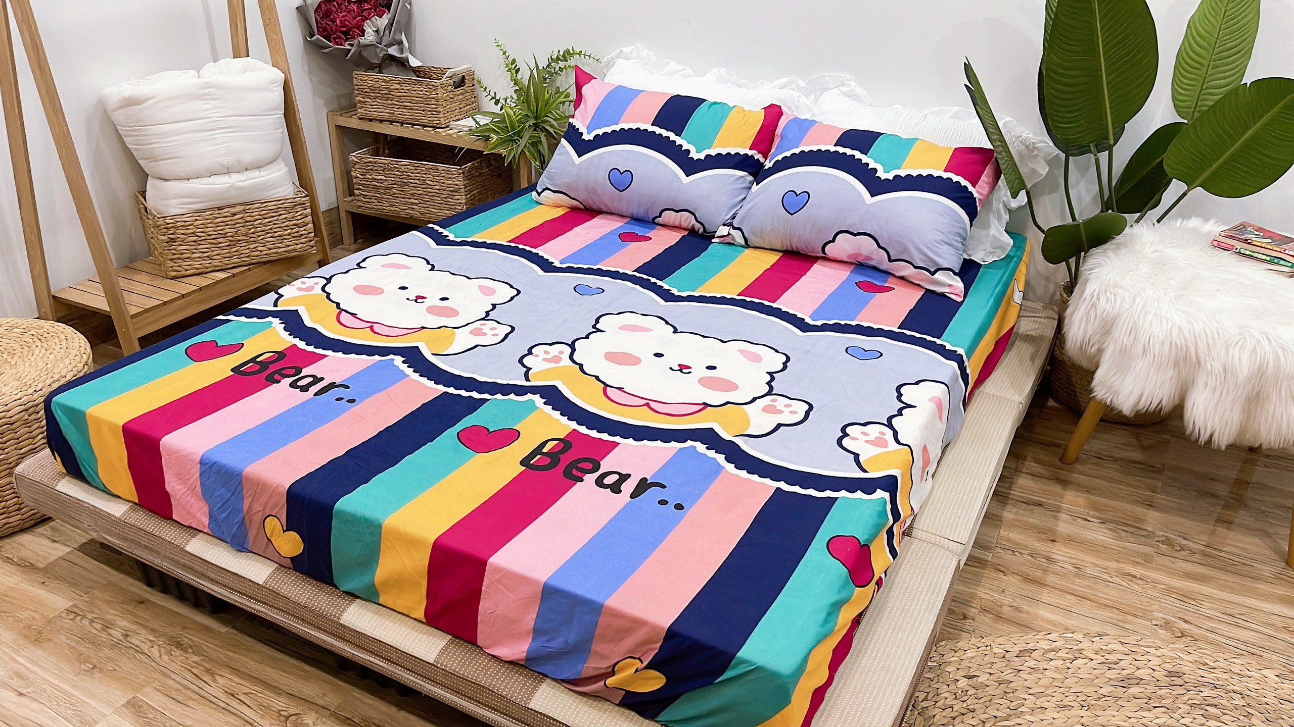 Set Ga Gối Mẫu Gấu Kẻ Sọc P68 ( Gồm 1 ga bo chun, 2 vỏ gối nằm, 1 vỏ ôm )