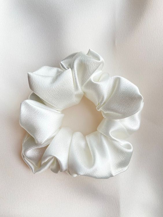 Dây cột tóc vải scrunchies lụa cao cấp màu trắng