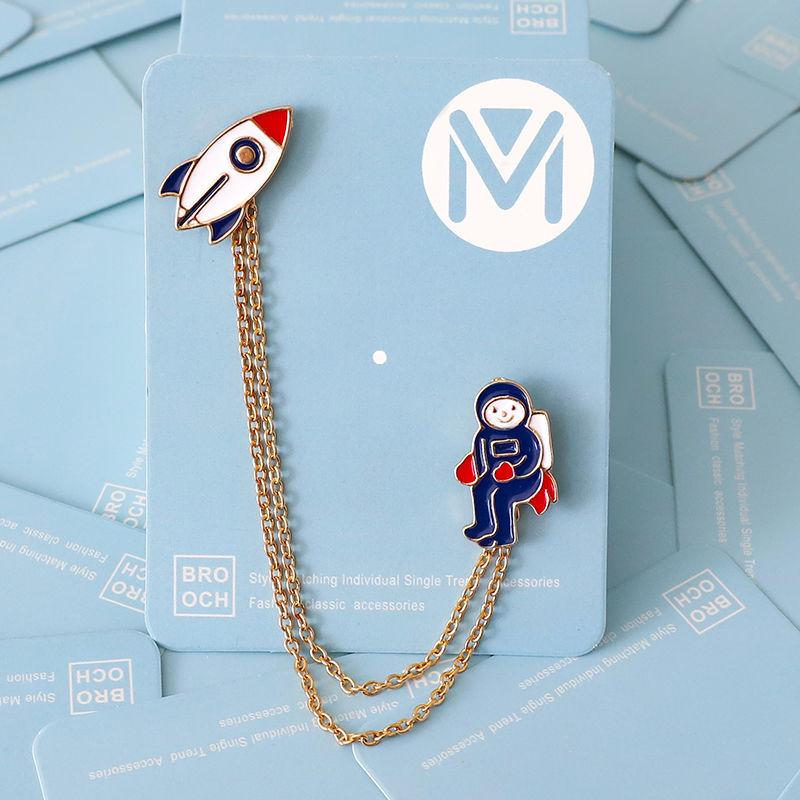 Huy hiệu cài áo hình chú cá voi và phi hành gia - UniLabel