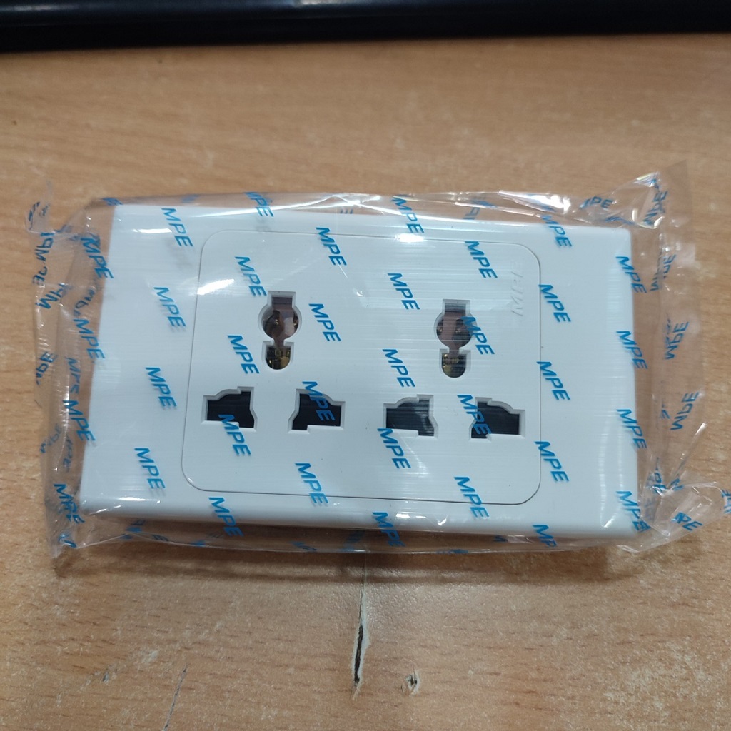 Ổ cắm đôi 3 chấu đa năng MPE model A20UESM2N