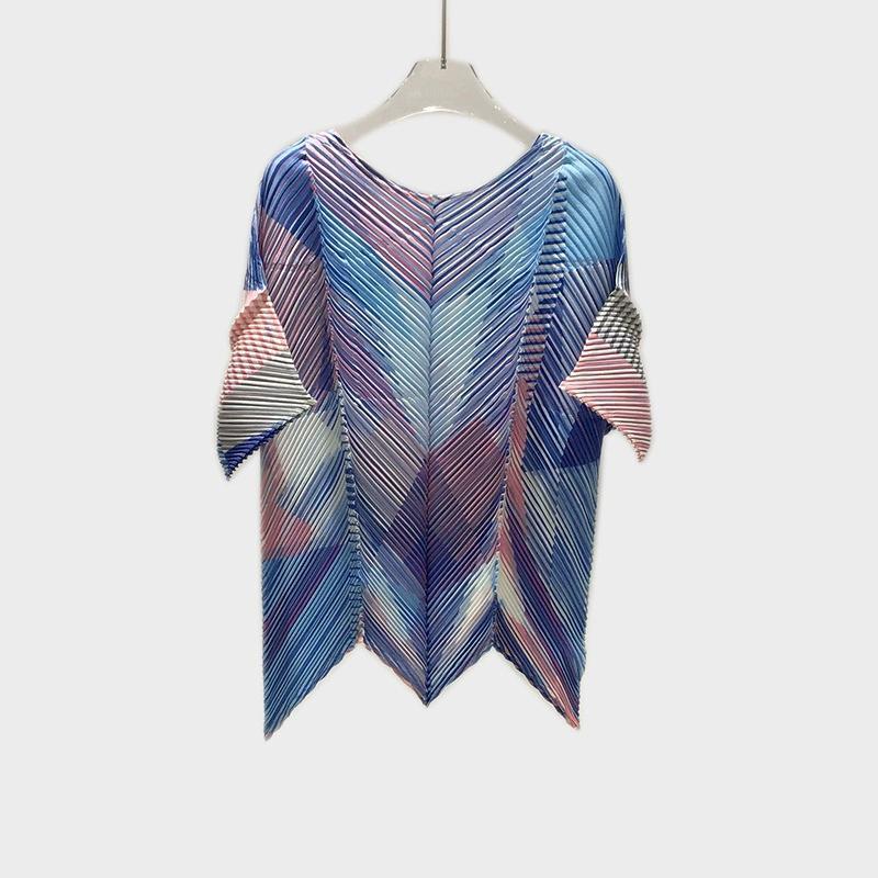 New Slim and Stylish Women's Pleated T-shirt