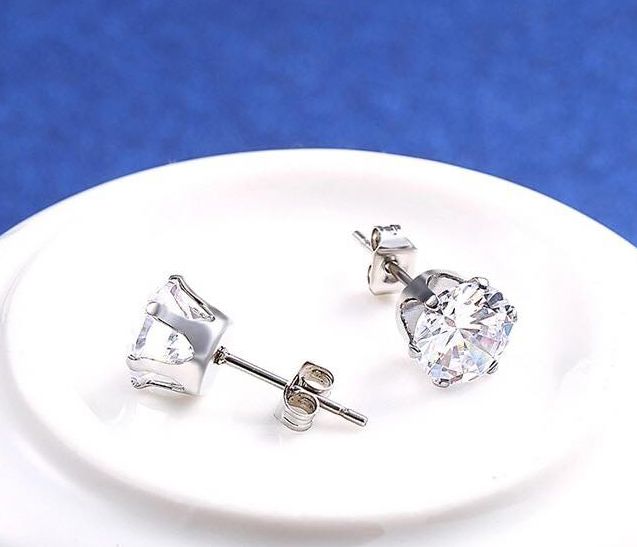 Bông tai titan đá pha lê tròn cực chíu 4mm ĐV: 2 chiếc BT01