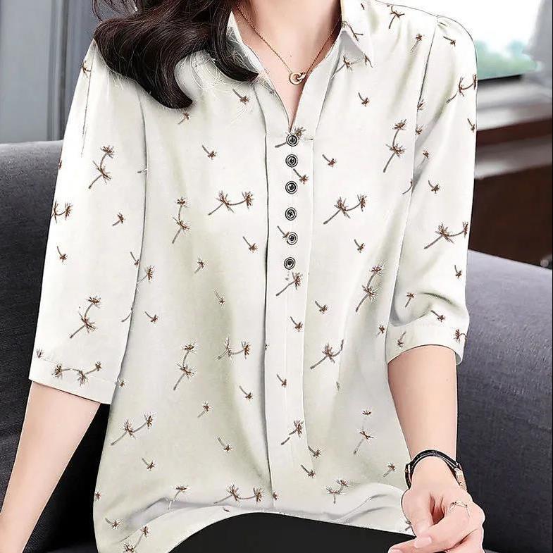 Large Size New Shirt with 3/4 Sleeves, New Mother's Outfit with Floral Loose Fitting Medium Sleeved Shirt