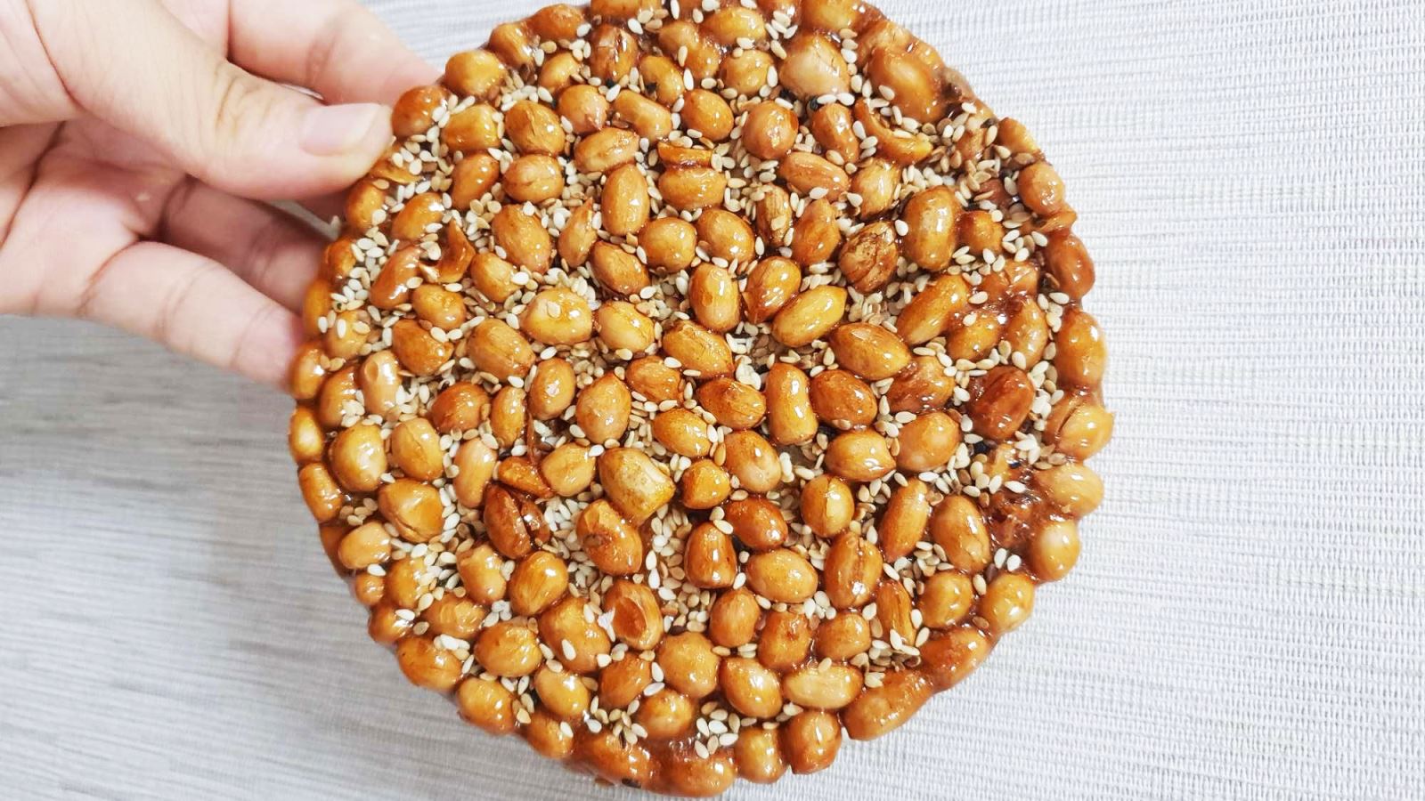 13 MIẾNG KẸO ĐẬU PHỘNG MẠCH NHA MÈ TRẮNG