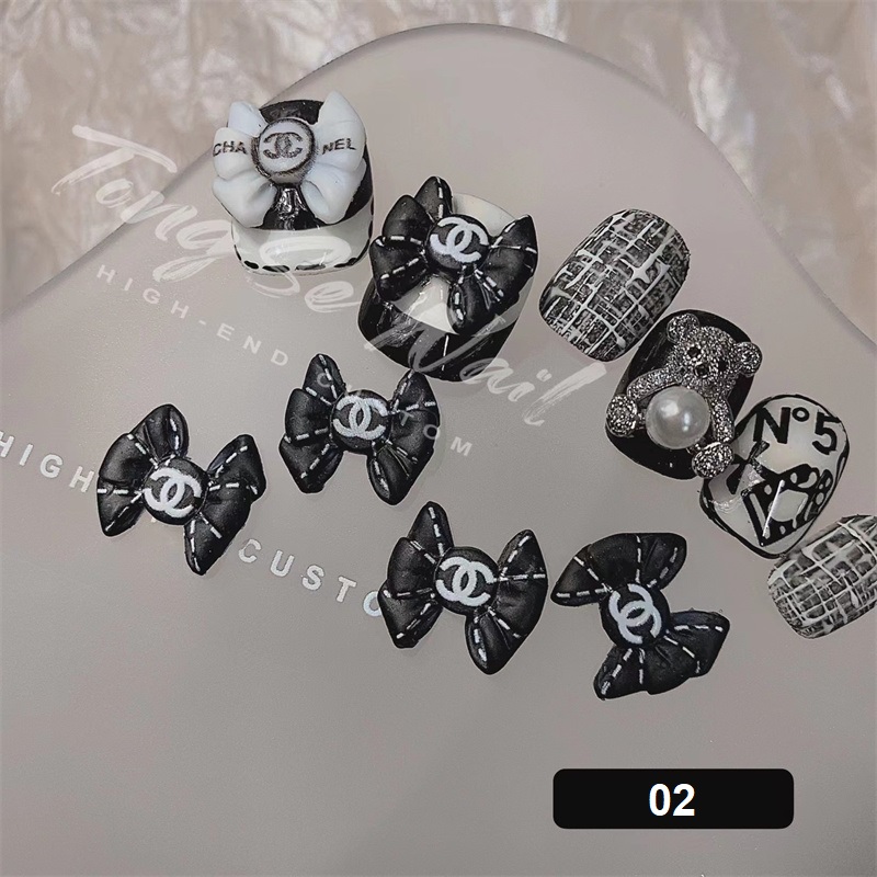 Charm nơ thương hiệu chanel trắng đen đính móng nz19