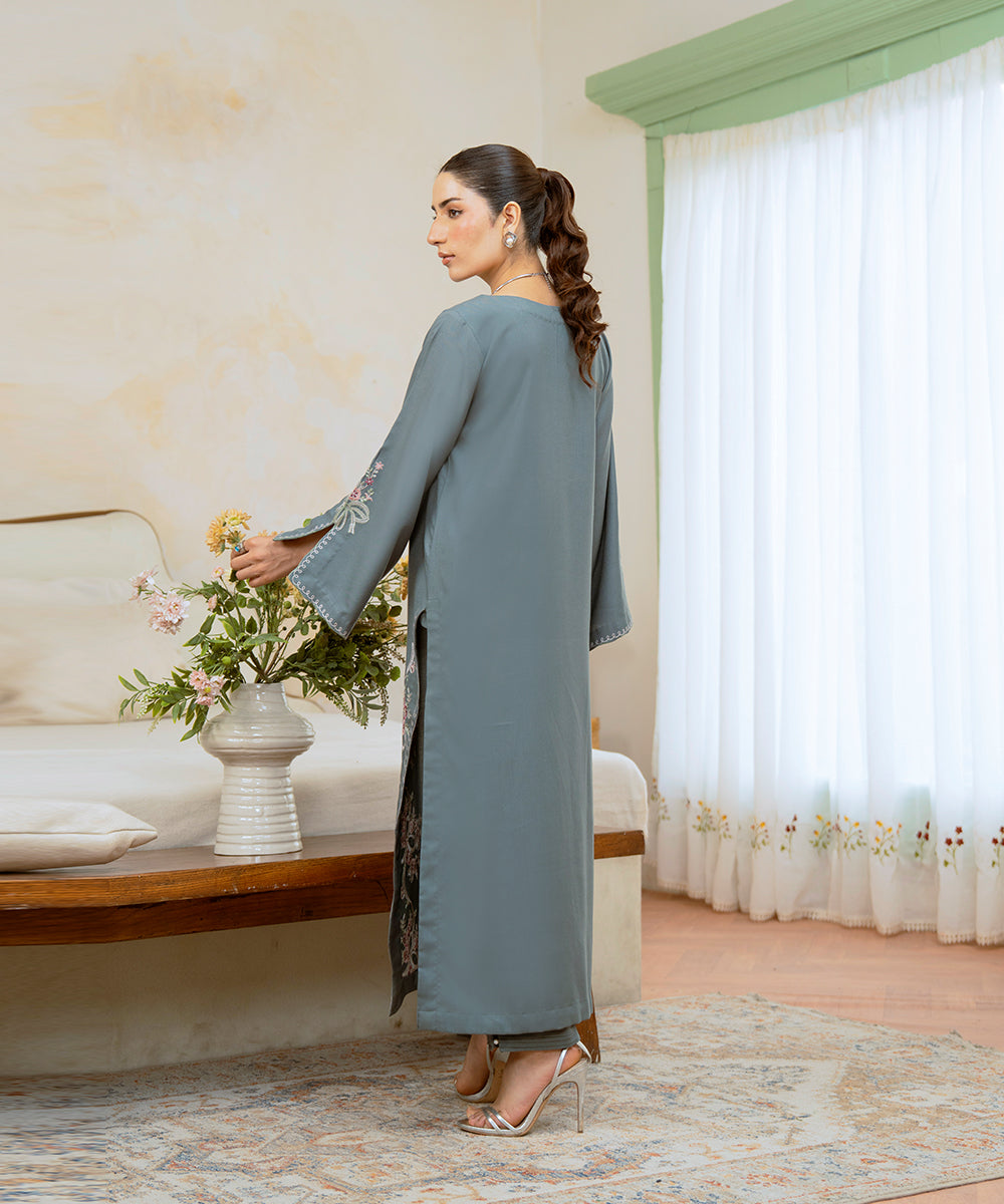 Kross%20Kulture%20-%202PC%20-%20Embroidered%20Dhanak%20Suit%20For%20Women%20-%20Image%203