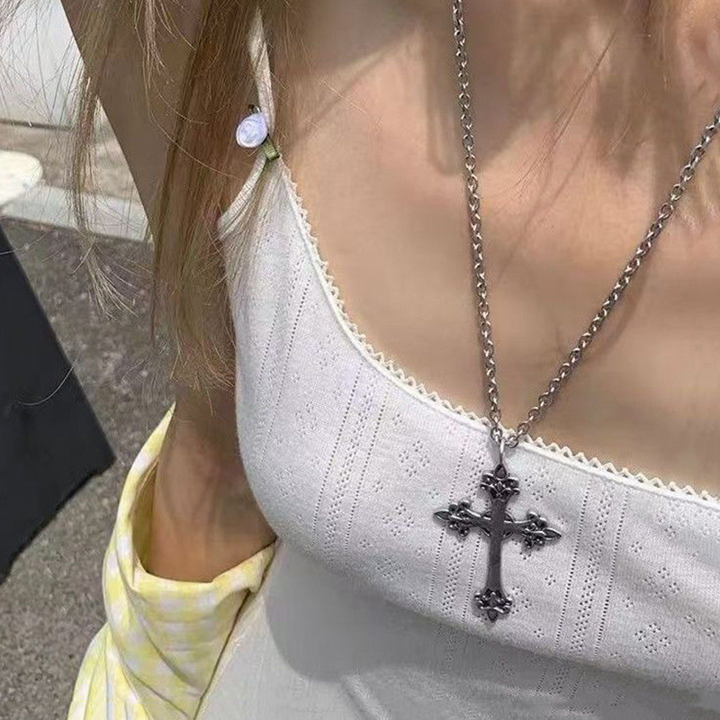 Vintage%20Gothic%20Carved%20Cross%20Pendant%20Necklace%20Versatile%20Long%20Sweater%20Chains%20Gifts%20ZEUS%20-%20Image%206