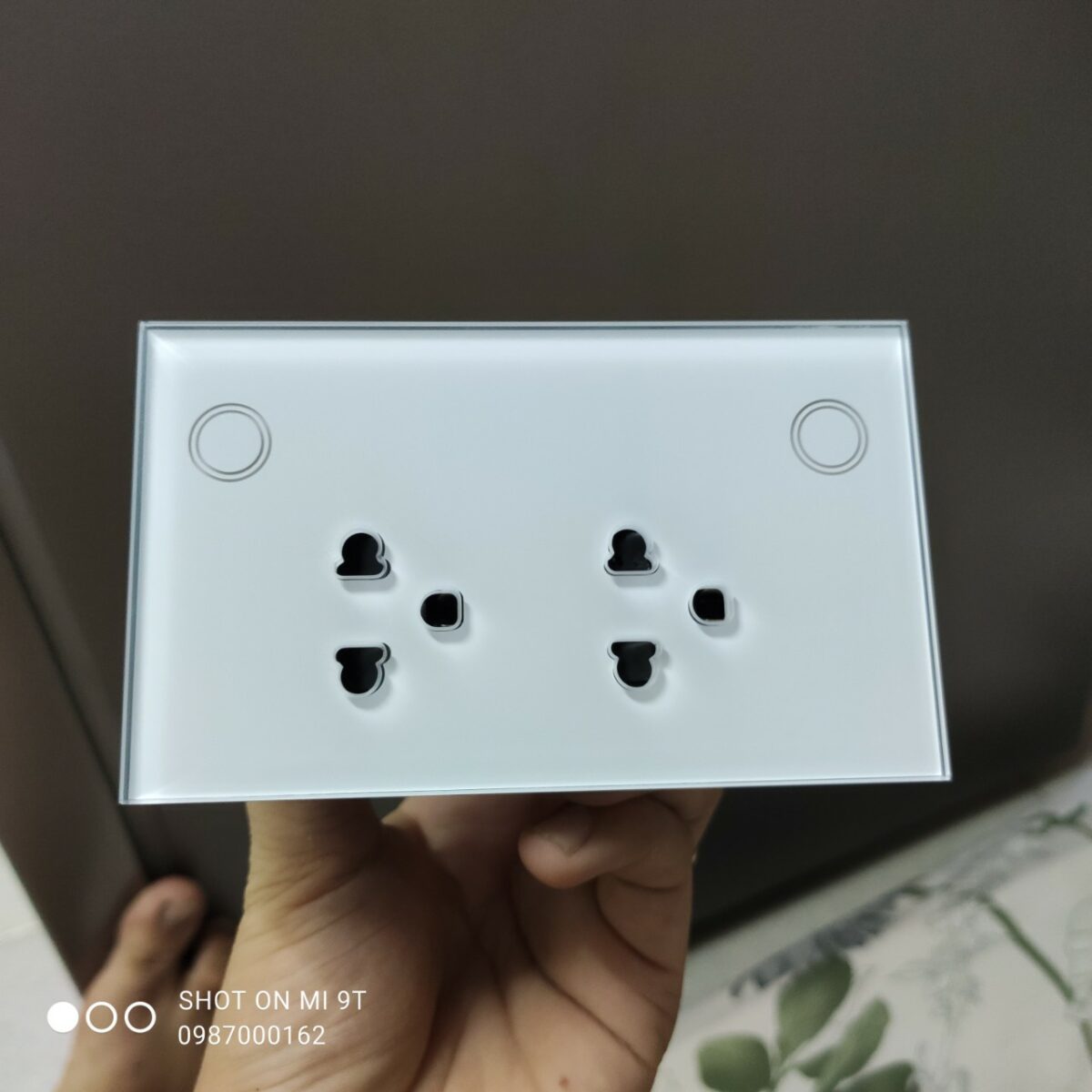 Ổ cắm âm tường thông minh Wifi Tuya
