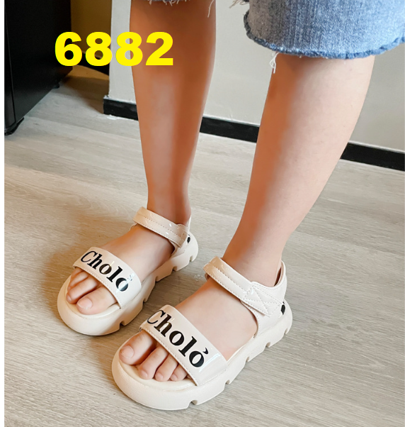 Giày sandan quai ngang màu kem quai gài cho bé 6882